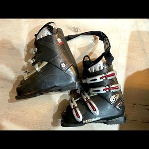 HEAD Ski Boots with inserts. Women’s size 9.